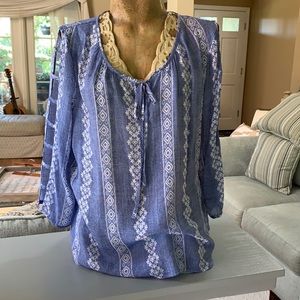 Verticly patterned Blouse for casual or fancy-like